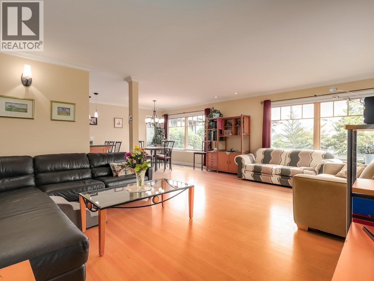 4072 Skyline Drive, North Vancouver, British Columbia  V7R 3G7 - Photo 3 - R3125527