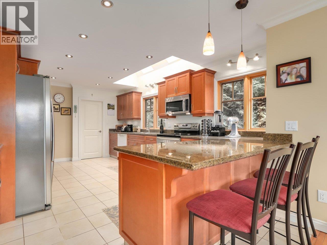 4072 Skyline Drive, North Vancouver, British Columbia  V7R 3G7 - Photo 9 - R3125527