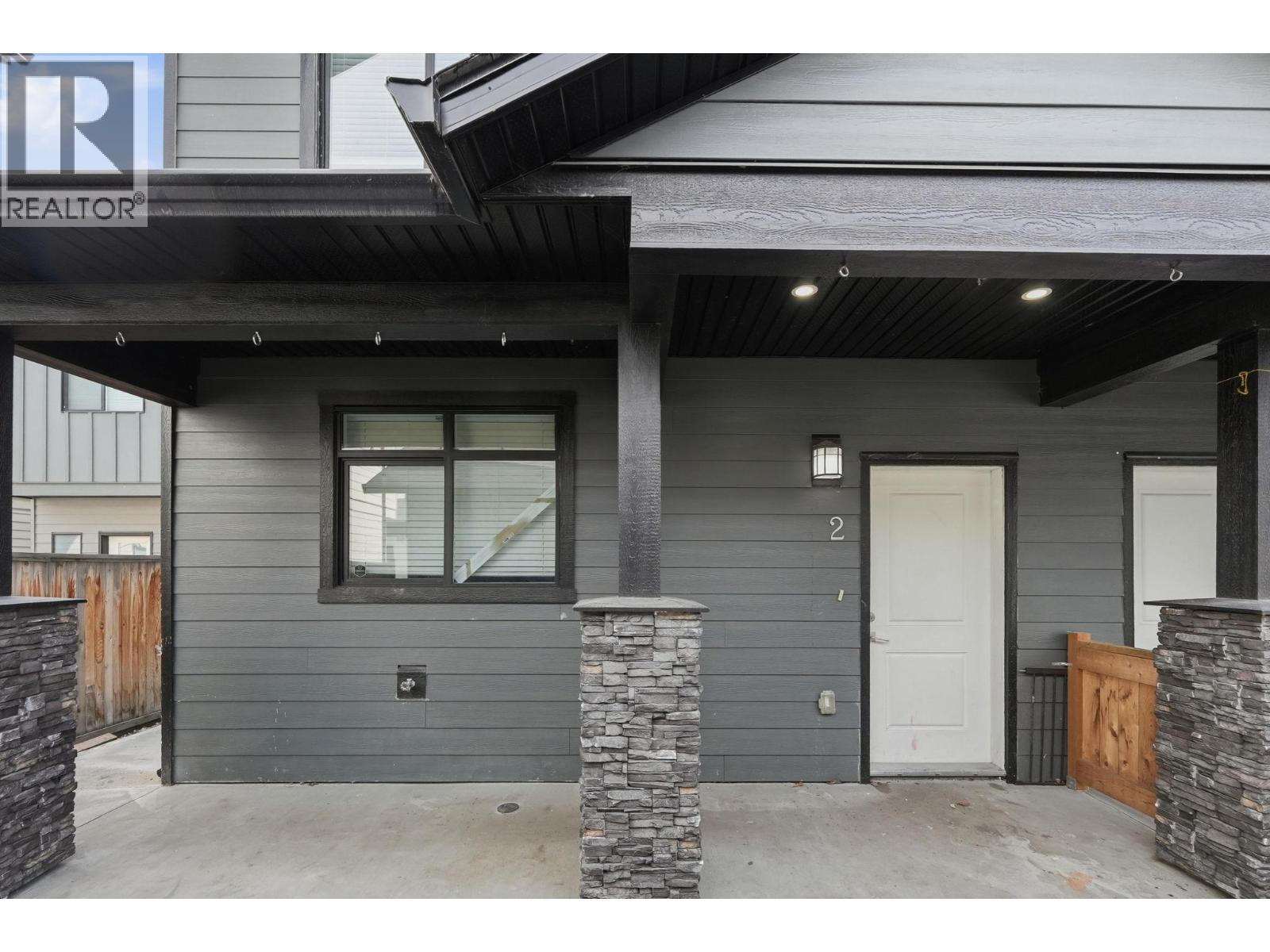 722 Coopland Crescent Unit# 2, Kelowna, British Columbia  V1Y 2V1 - Photo 2 - 10379010