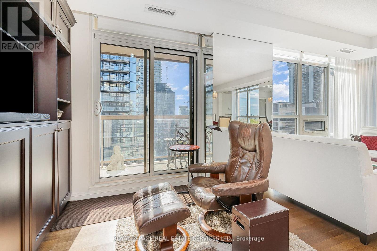 1203 - 900 Mount Pleasant Road, Toronto, Ontario  M4P 3J9 - Photo 16 - C12885776