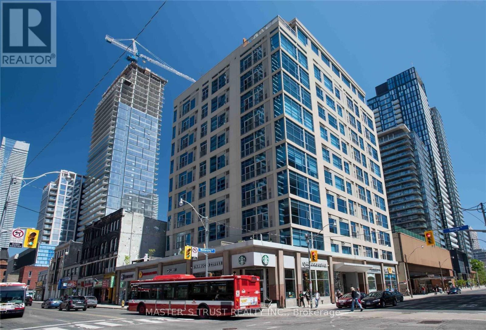 1001 - 8 Wellesley Street E, Toronto, Ontario  M4Y 3B2 - Photo 1 - C13146706