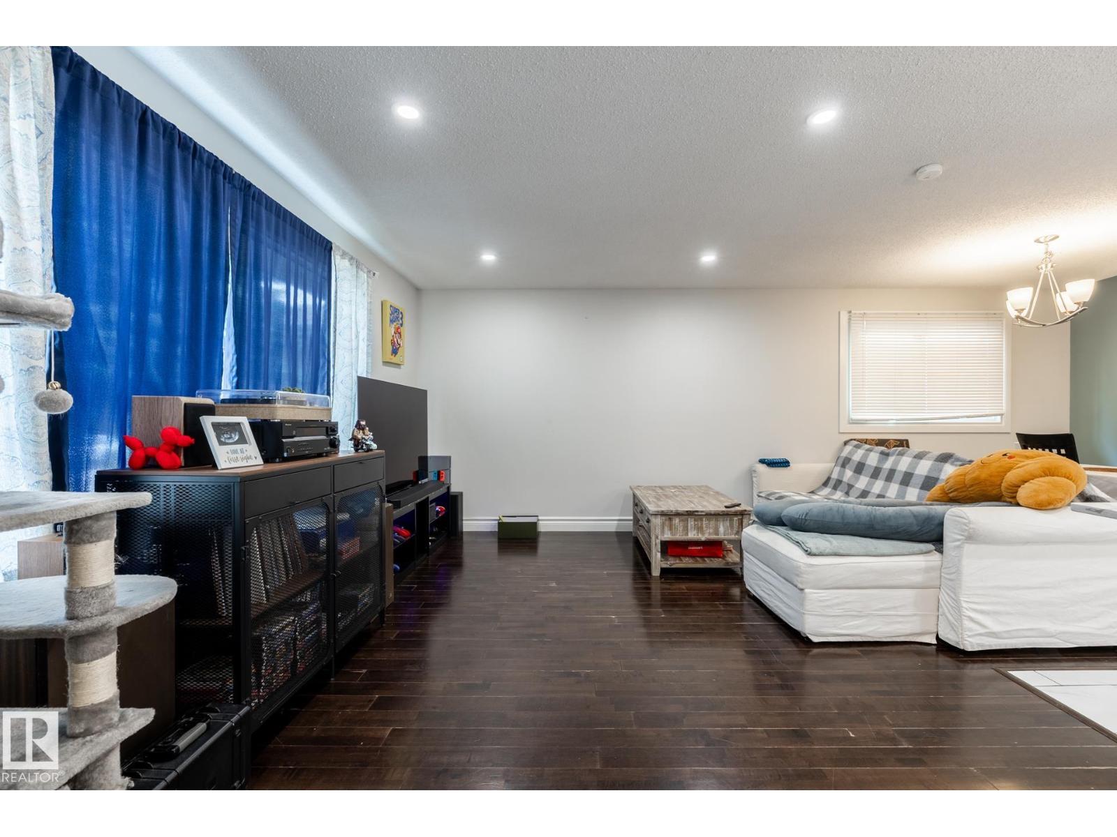 3004 68 St Nw, Edmonton, Alberta  T6K 1N6 - Photo 11 - E4488747