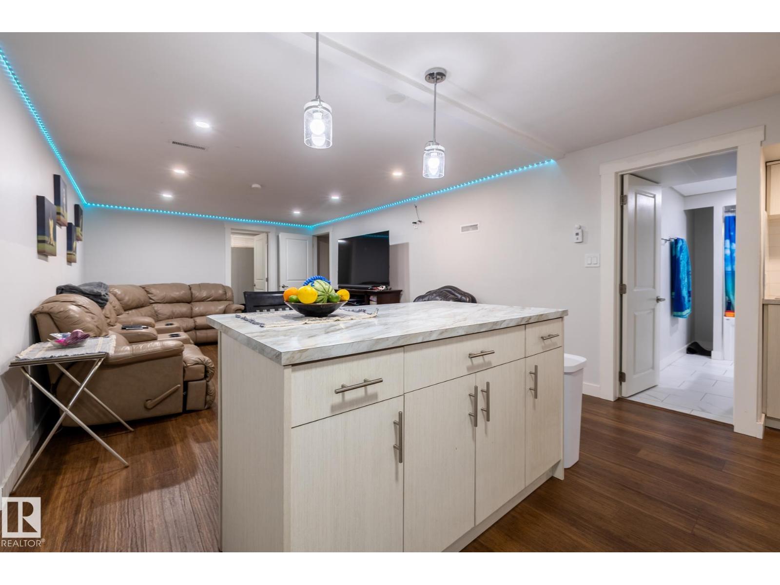 3004 68 St Nw, Edmonton, Alberta  T6K 1N6 - Photo 18 - E4488747