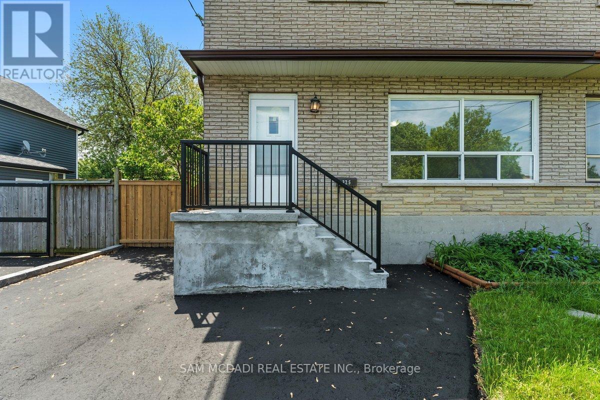325 Banff Avenue, Oshawa, Ontario  L1J 1L7 - Photo 2 - E13146818