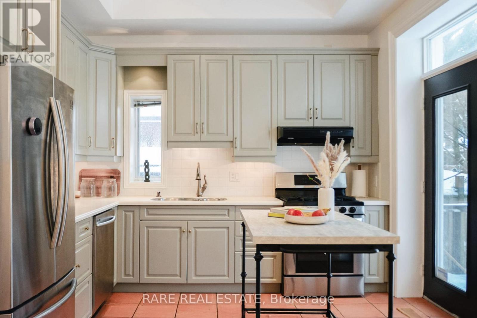 33 Red Deer Avenue, Toronto, Ontario  M1N 2Z1 - Photo 5 - E13148324