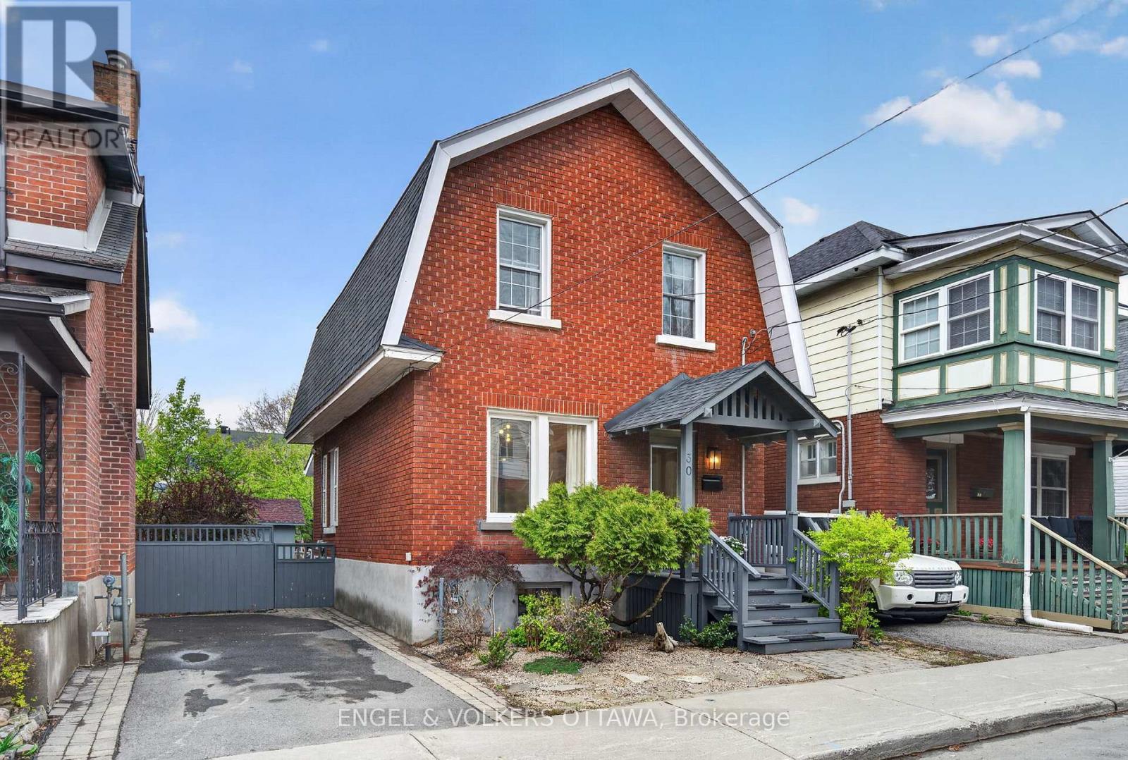 30 Roslyn Avenue, Ottawa, Ontario  K1S 4W3 - Photo 1 - X13148770