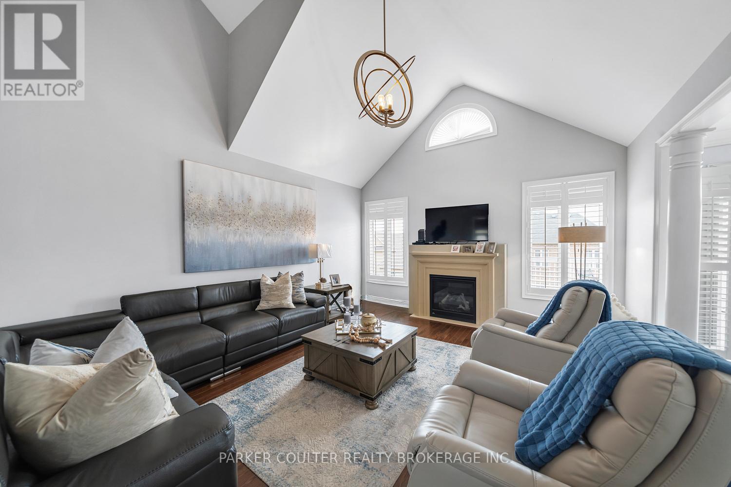 49 Victoria Street E, Innisfil, Ontario  L0L 1L0 - Photo 5 - N13141172
