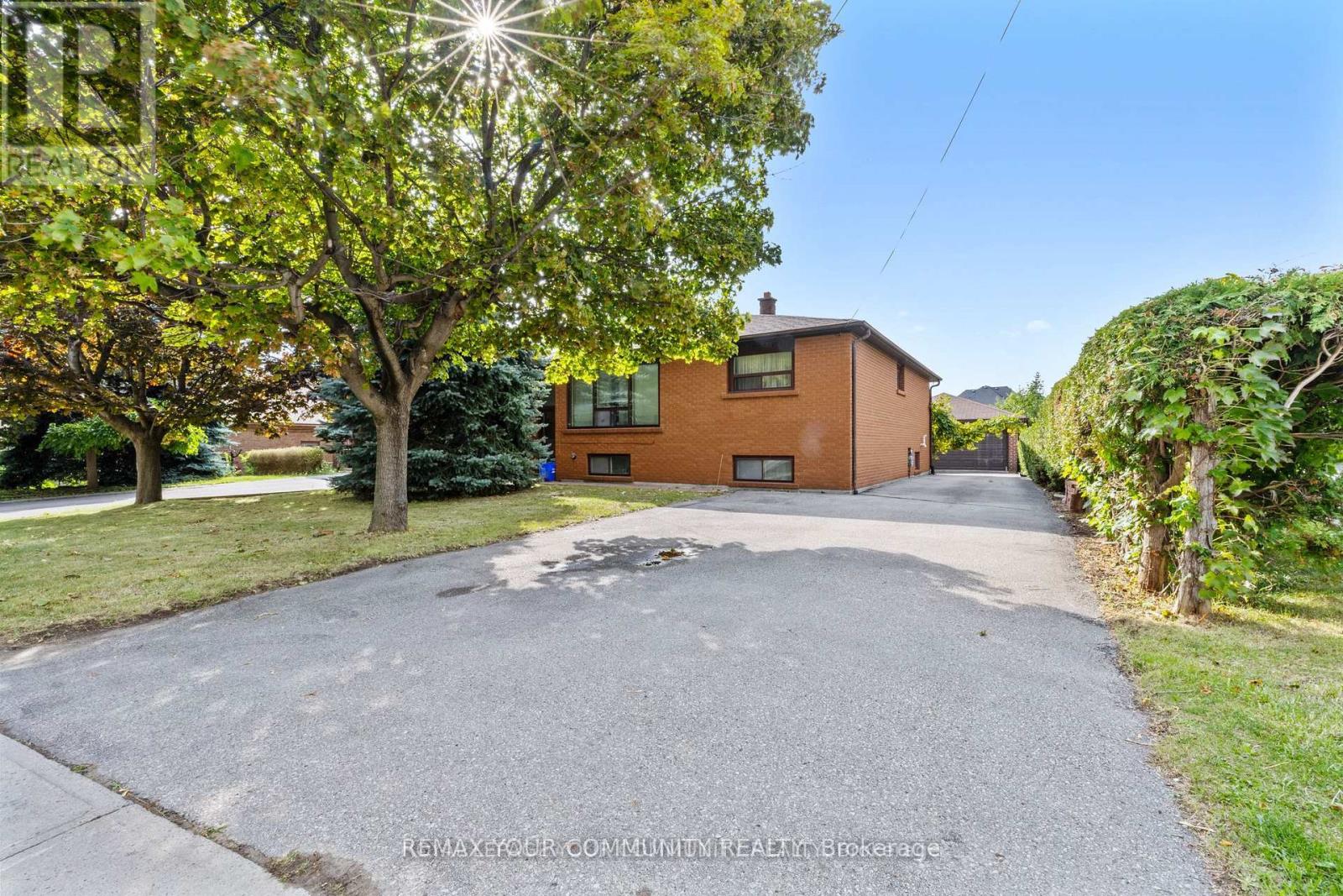 221 Elgin Mills Road W, Richmond Hill, Ontario  L4C 4M1 - Photo 2 - N13146728