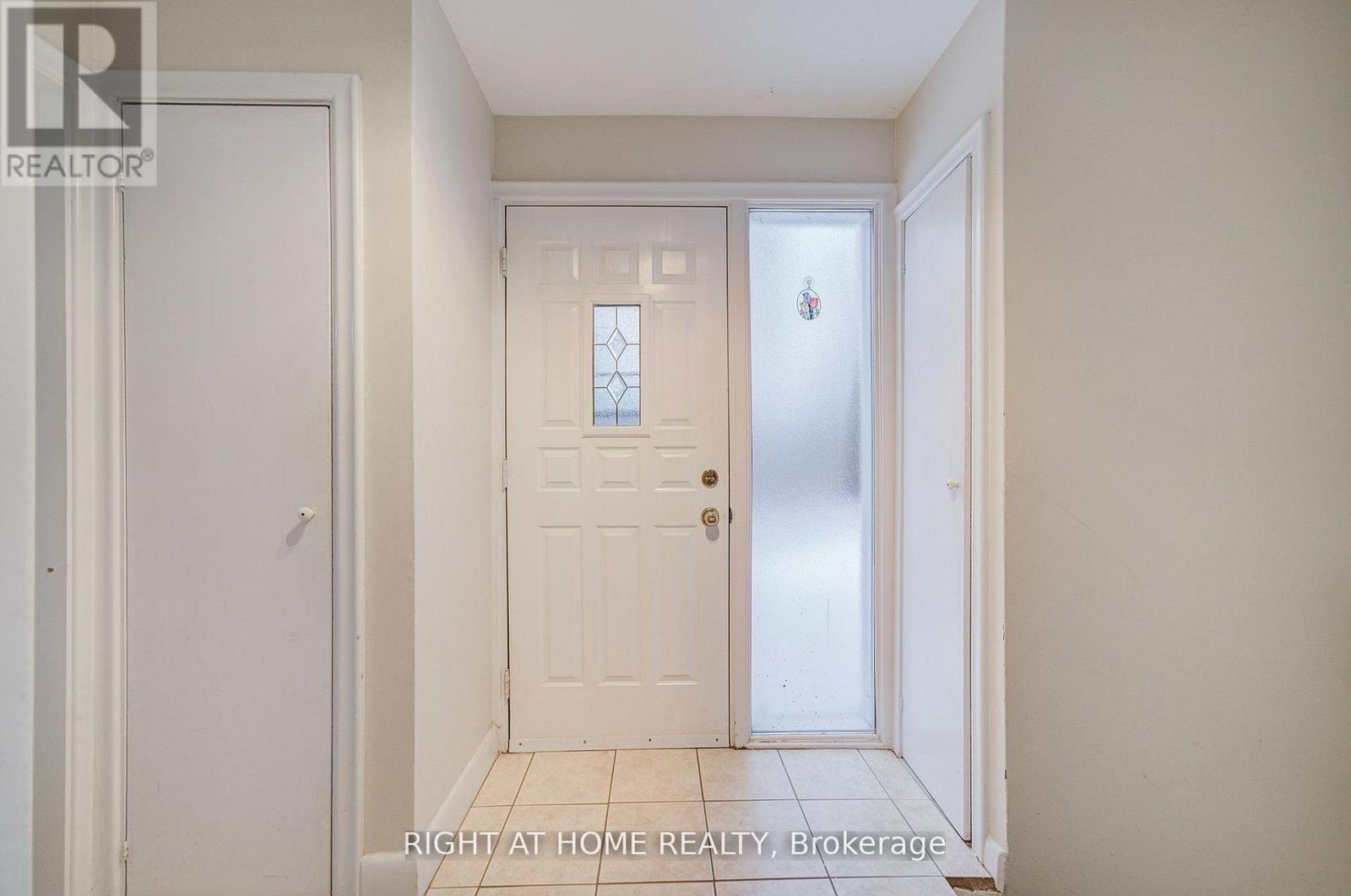 1445 Ryan Place, Mississauga, Ontario L5C 1J7 - Photo 28 - W12982972