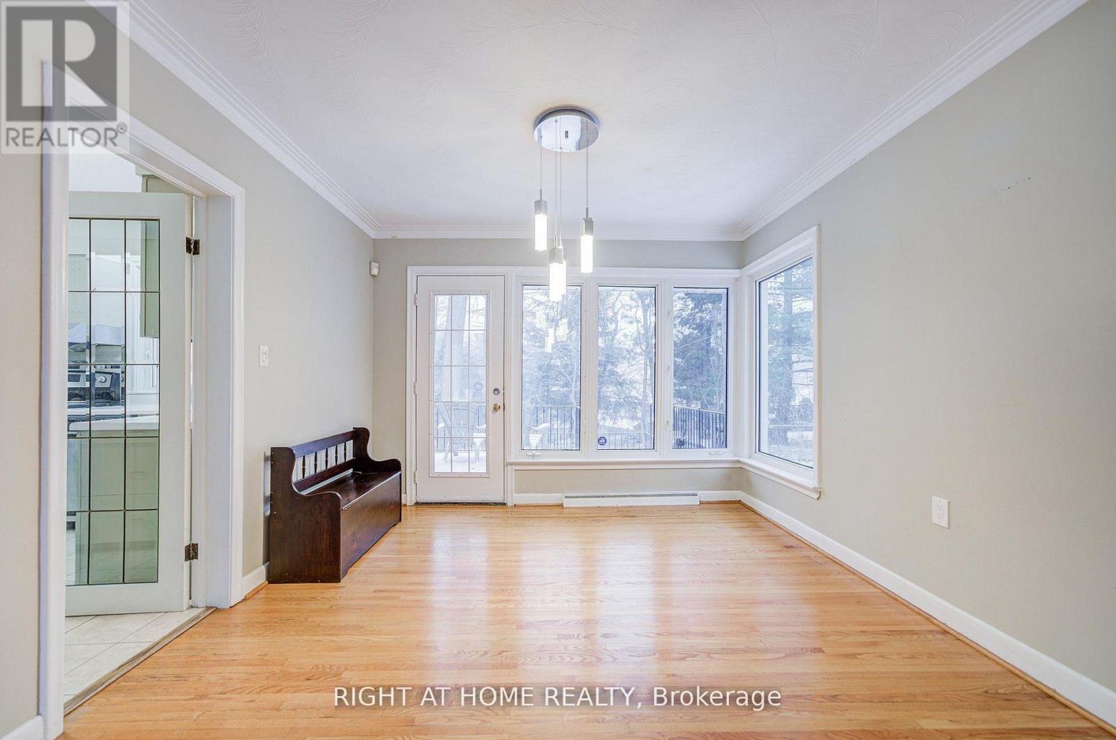 1445 Ryan Place, Mississauga, Ontario L5C 1J7 - Photo 11 - W12982972