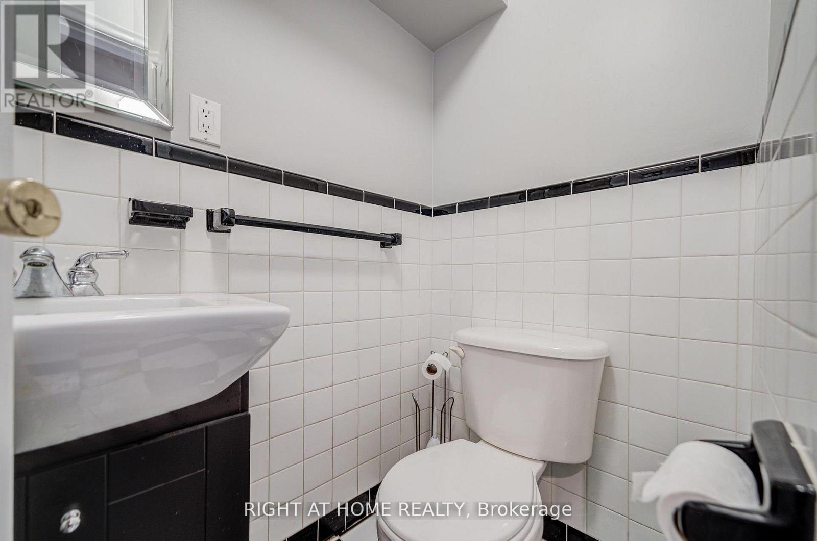 1445 Ryan Place, Mississauga, Ontario L5C 1J7 - Photo 31 - W12982972