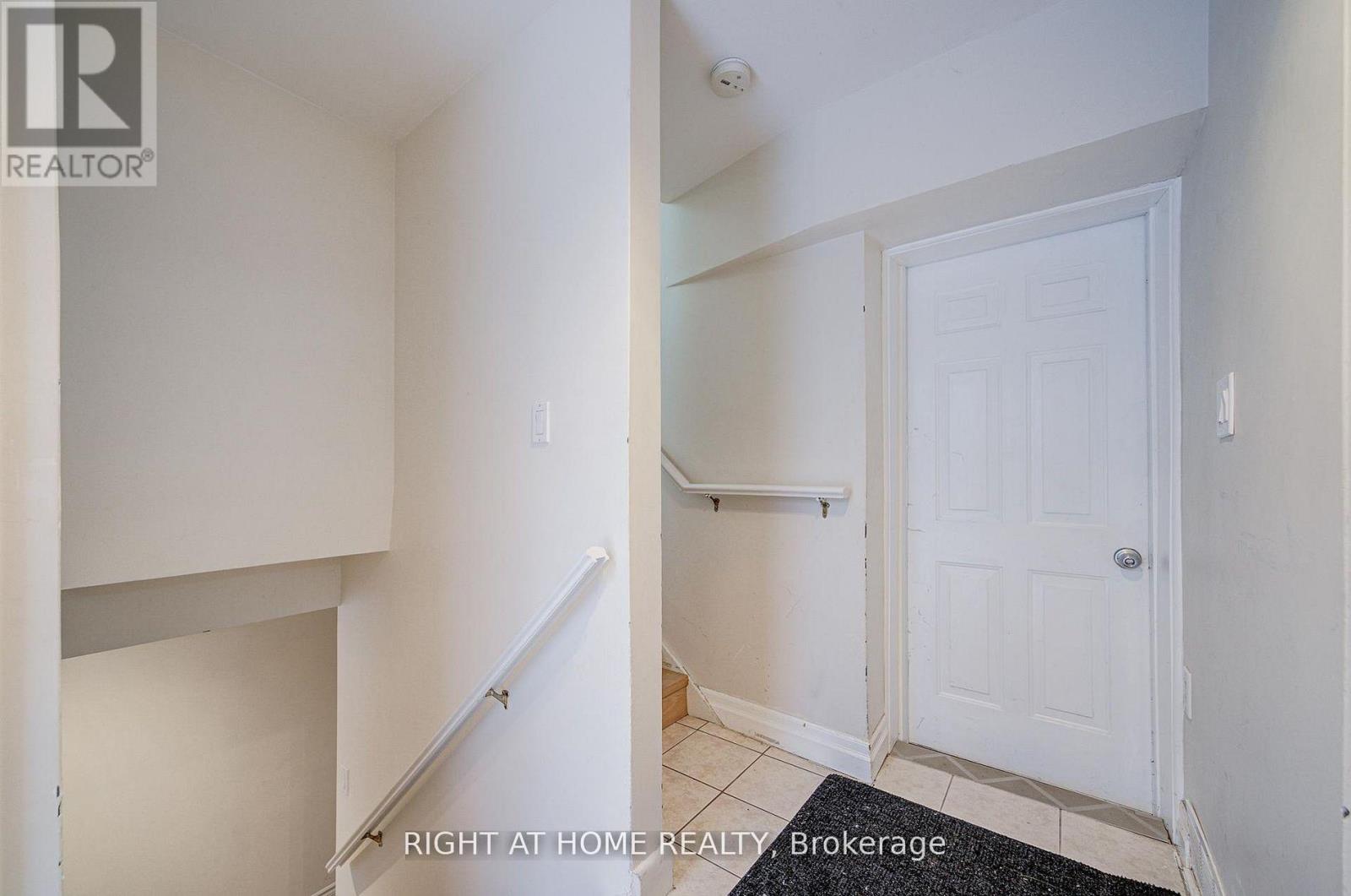 1445 Ryan Place, Mississauga, Ontario L5C 1J7 - Photo 27 - W12982972