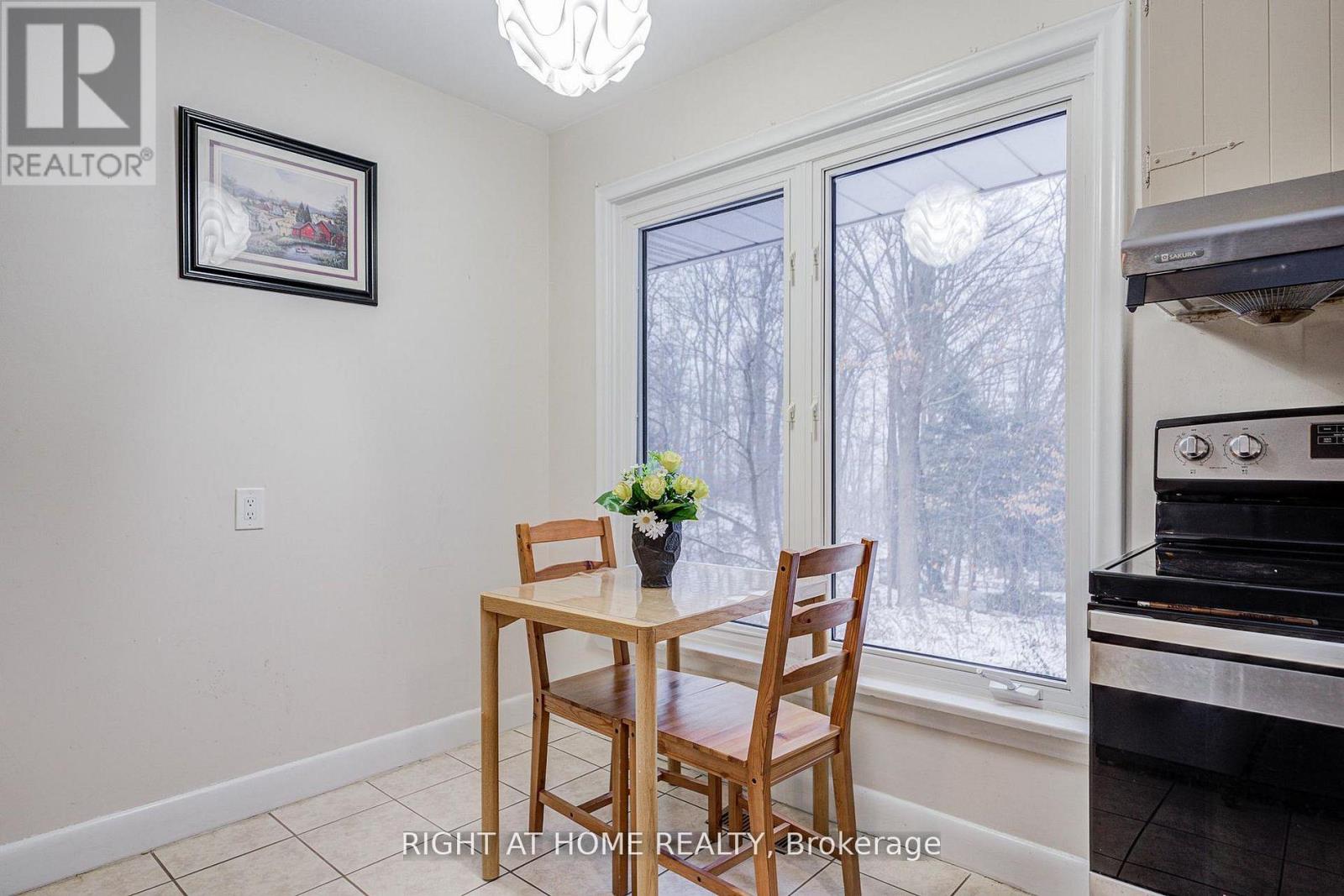 1445 Ryan Place, Mississauga, Ontario L5C 1J7 - Photo 16 - W12982972