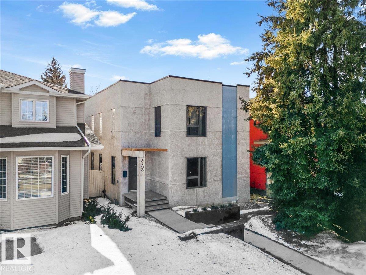 8709 92A AV NW, edmonton, Alberta
