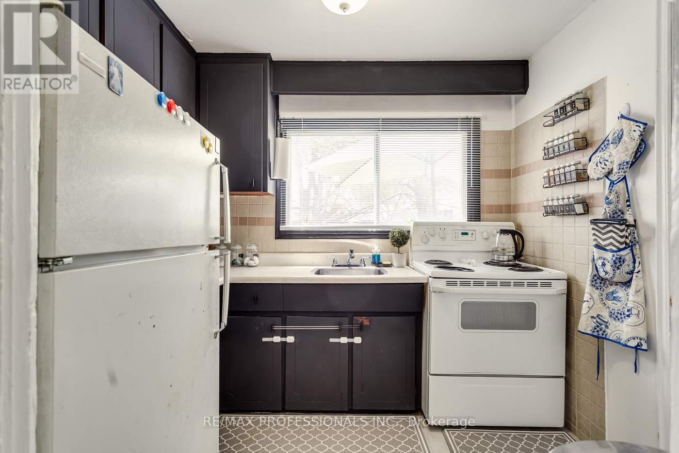 155 Aileen Avenue, Toronto, Ontario  M6M 1G1 - Photo 14 - W13145650