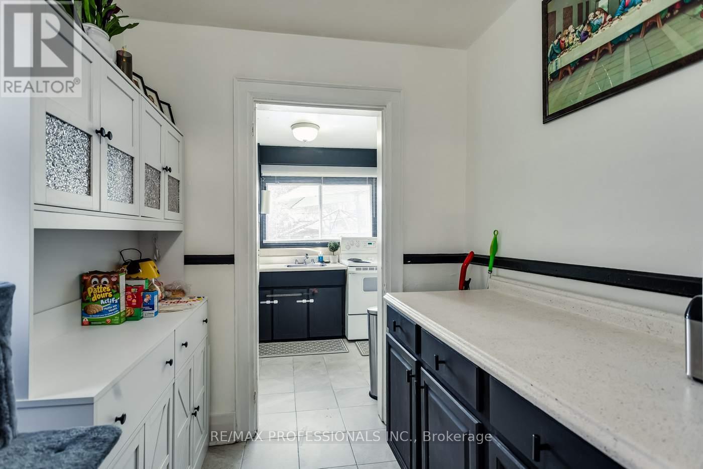 155 Aileen Avenue, Toronto, Ontario  M6M 1G1 - Photo 12 - W13145650