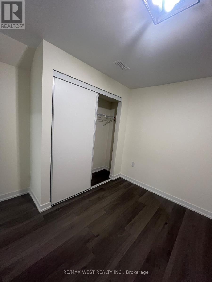 4 Lafleur Court, Brampton, Ontario  L6Y 3L8 - Photo 3 - W13144964