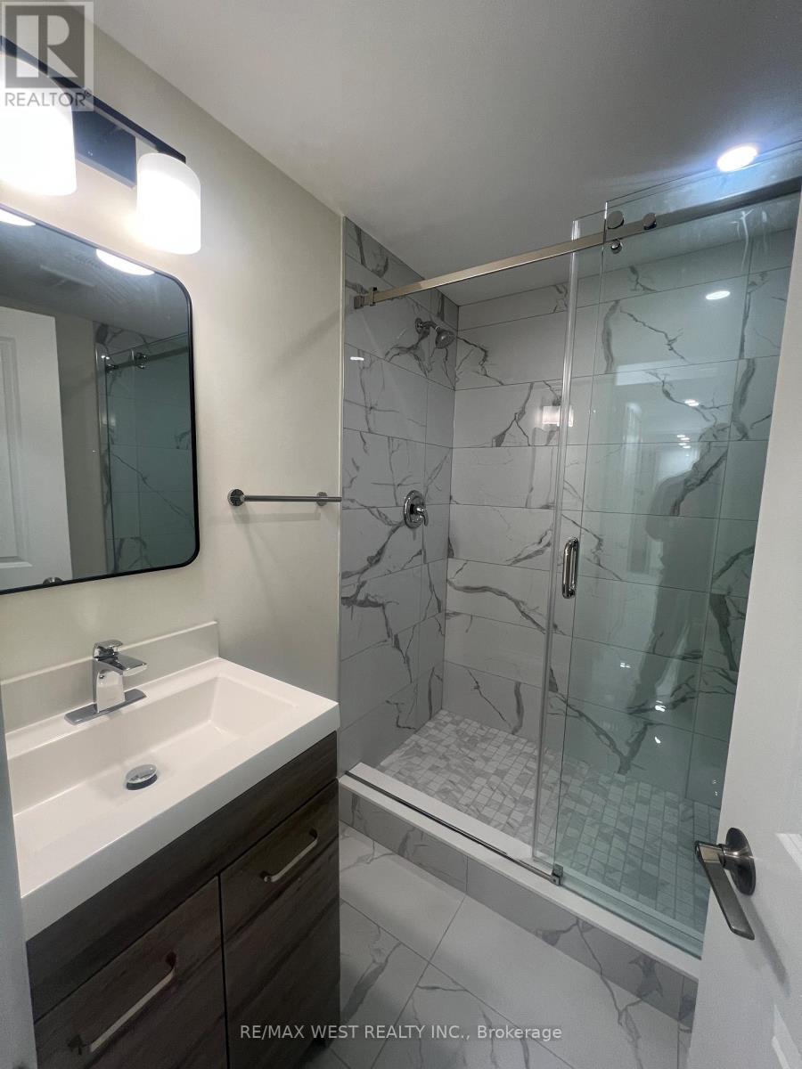 4 Lafleur Court, Brampton, Ontario  L6Y 3L8 - Photo 12 - W13144964