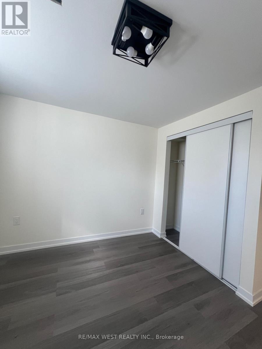 4 Lafleur Court, Brampton, Ontario  L6Y 3L8 - Photo 5 - W13144964