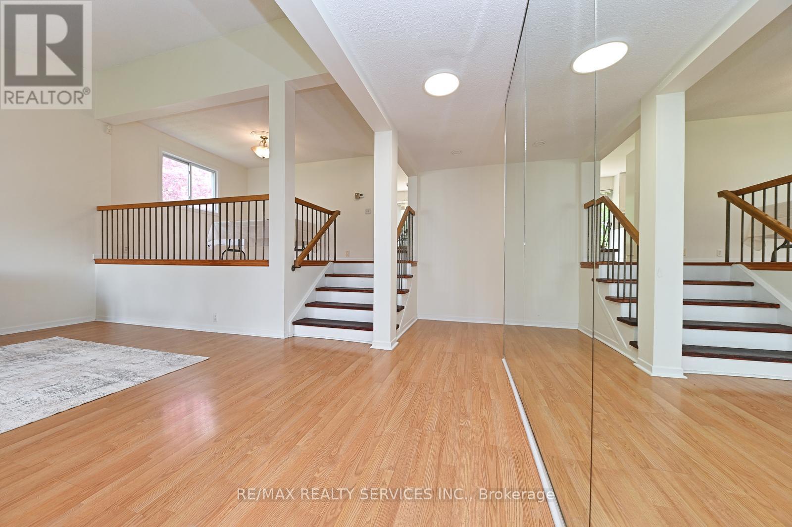 65 Massey Street, Brampton, Ontario  L6S 3A3 - Photo 4 - W13146308