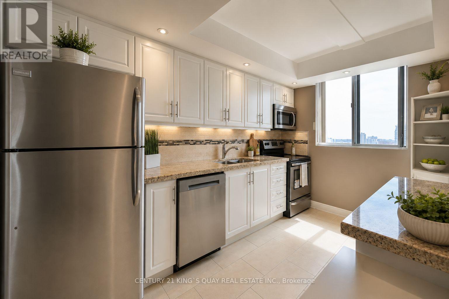 904 - 115 Hillcrest Avenue, Mississauga, Ontario  L5B 3Y9 - Photo 4 - W13146552