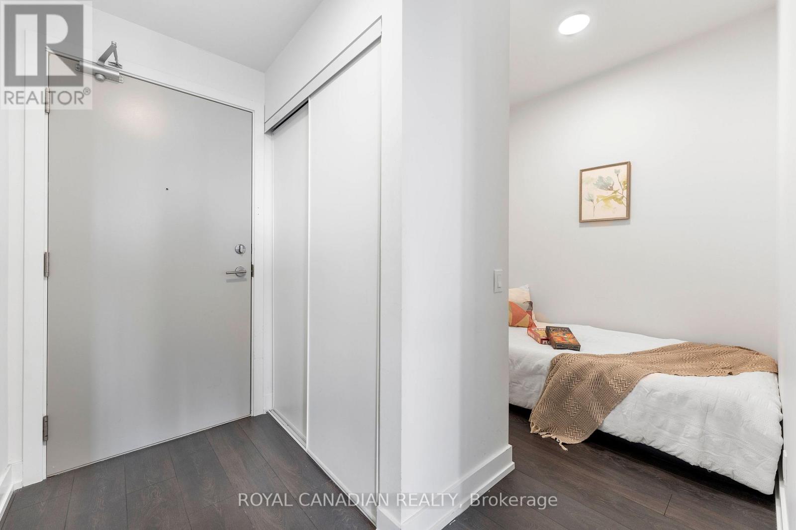 1110 - 215 Veterans Drive N, Brampton, Ontario  L7A 5L6 - Photo 4 - W13146814