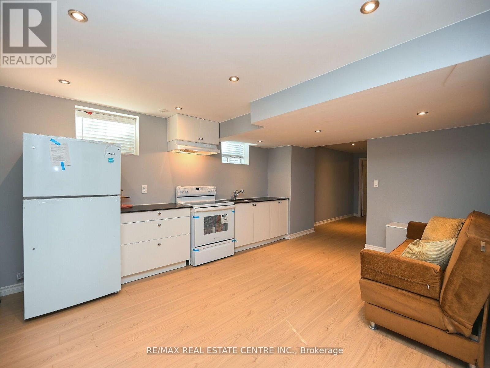 1 Mccandless Court, Milton, Ontario L9T 2C4 - Photo 3 - W13146894