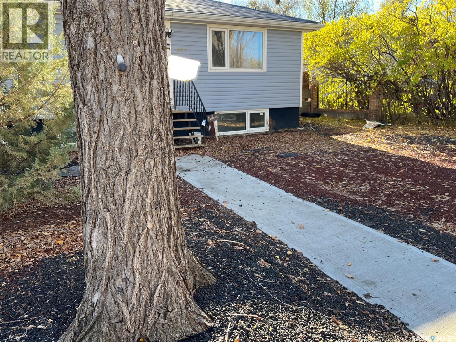 5009 8th Avenue, Regina, Saskatchewan  S4T 0W4 - Photo 2 - SK036516