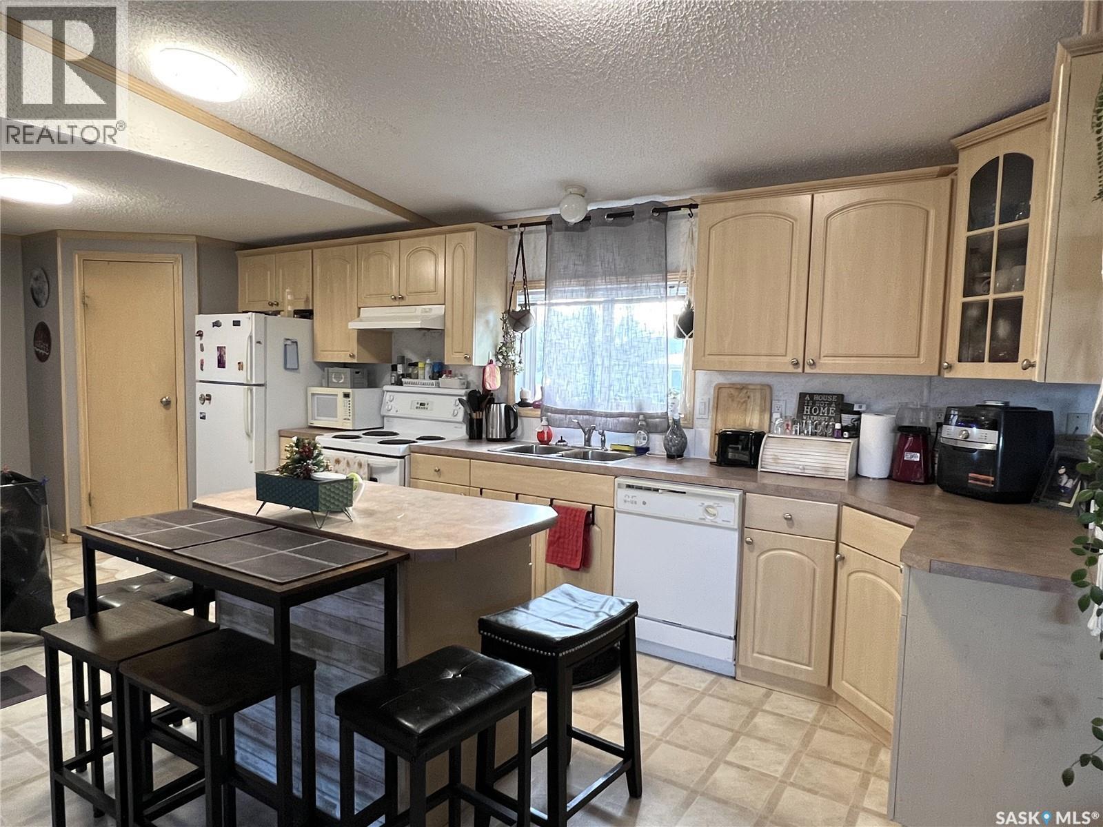 514 6th Avenue E, Meadow Lake, Saskatchewan  S9X 1J3 - Photo 10 - SK036512