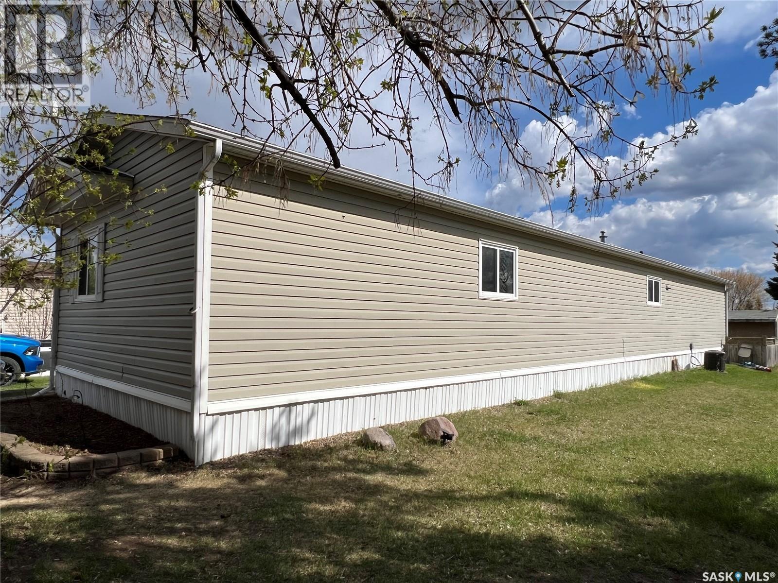 514 6th Avenue E, Meadow Lake, Saskatchewan  S9X 1J3 - Photo 26 - SK036512