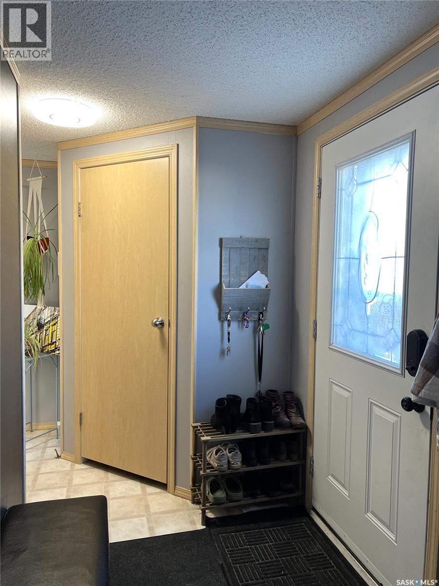514 6th Avenue E, Meadow Lake, Saskatchewan  S9X 1J3 - Photo 3 - SK036512