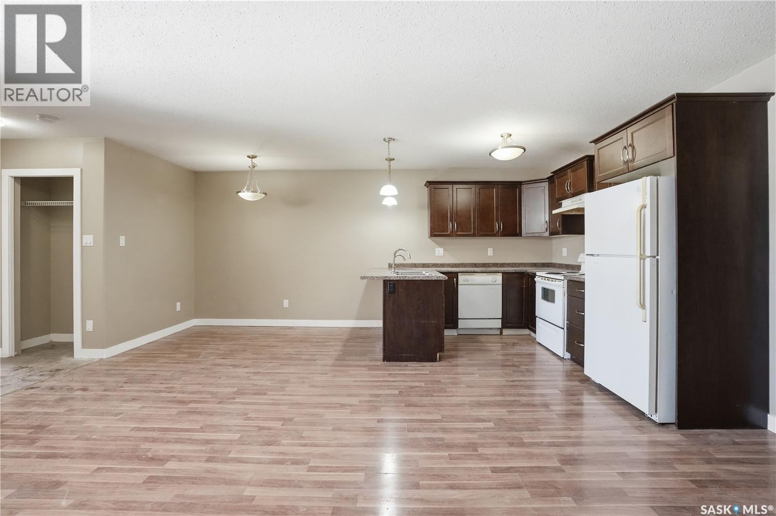 1152 Cameron Street, Regina, Saskatchewan  S4T 2S8 - Photo 3 - SK036509
