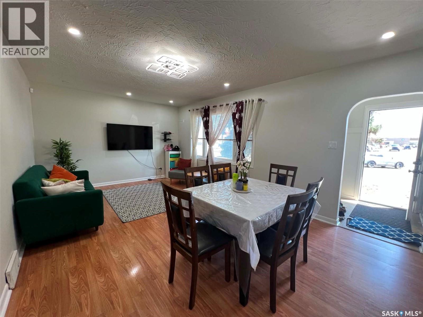 1116 Cumberland Avenue S, Saskatoon, Saskatchewan  S7H 2L7 - Photo 2 - SK036502
