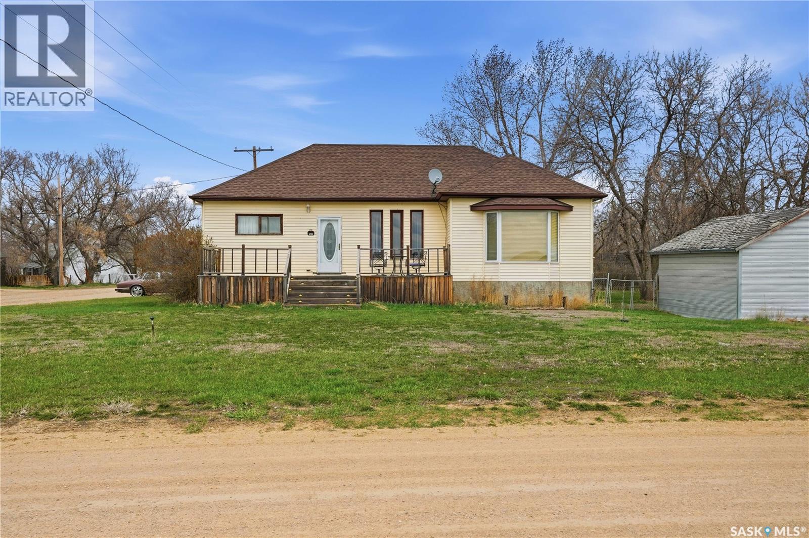 210 Railway Avenue, Mortlach, Saskatchewan  S0H 3E0 - Photo 1 - SK036236