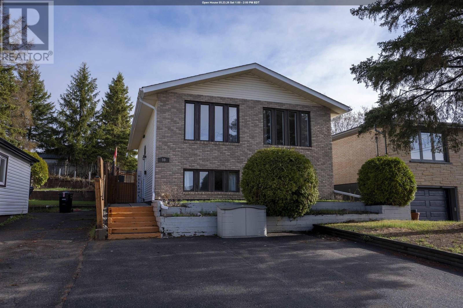 90 Logan AVE, Thunder Bay, Ontario