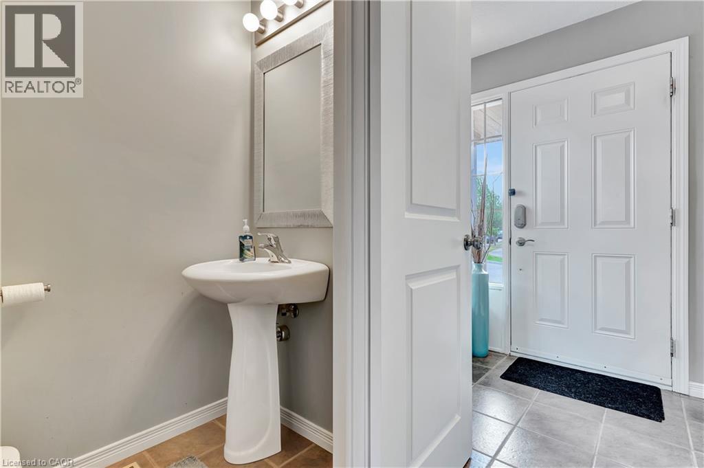 935 Zeller Crescent, Kitchener, Ontario  N2A 0C7 - Photo 7 - 40827754