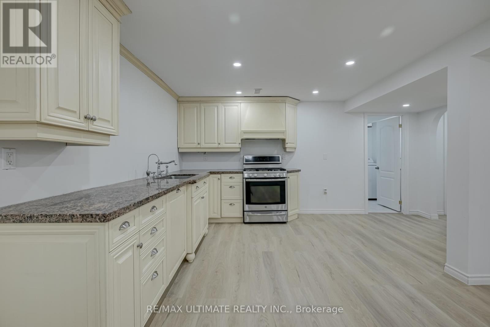 5 Bayswater Avenue, Richmond Hill, Ontario L4E 2L4 - Photo 16 - N12764308