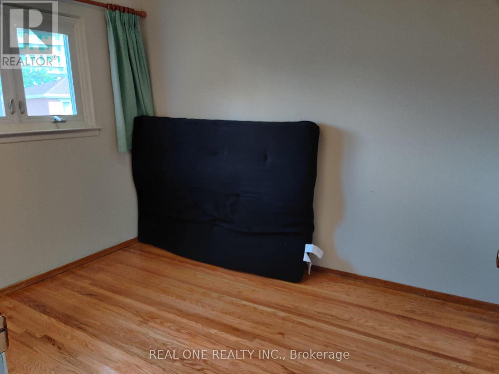 Upper - 9 Lisburn Crescent, Toronto, Ontario  M2J 2Z4 - Photo 7 - C12988116