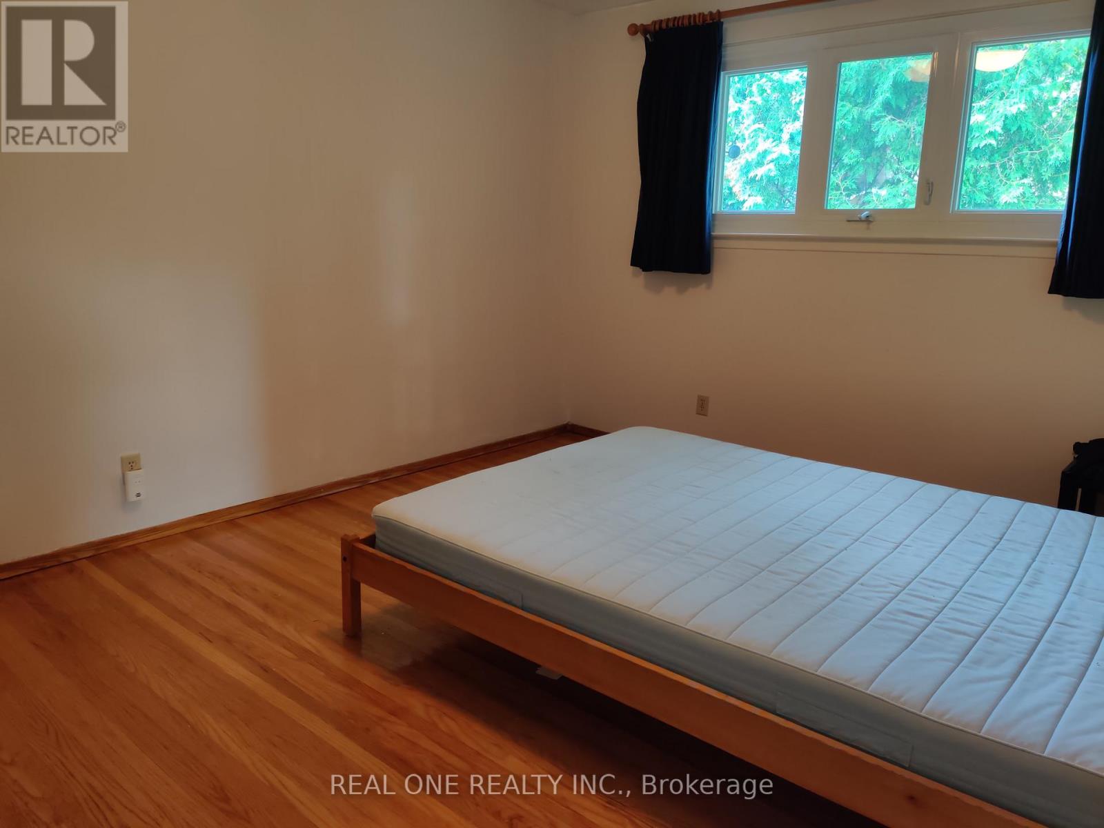 Upper - 9 Lisburn Crescent, Toronto, Ontario  M2J 2Z4 - Photo 6 - C12988116