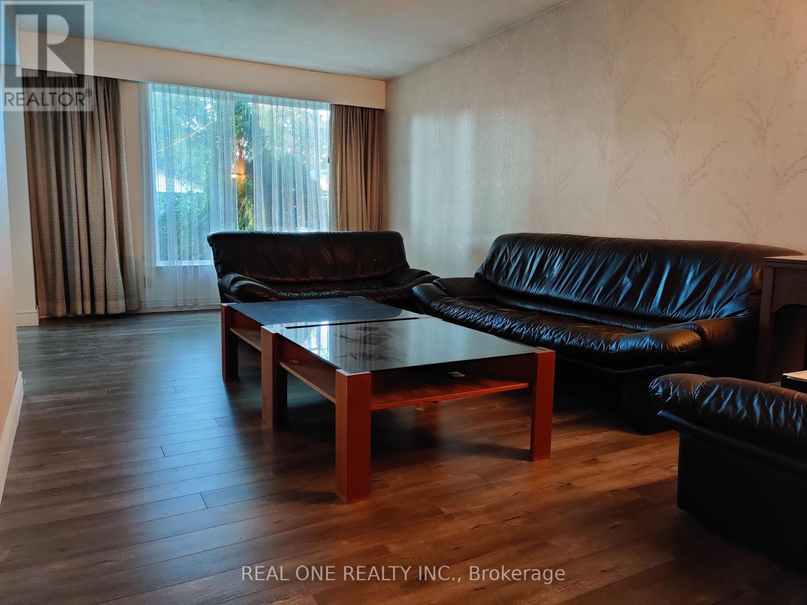 UPPER - 9 LISBURN CRESCENT, Toronto, Ontario