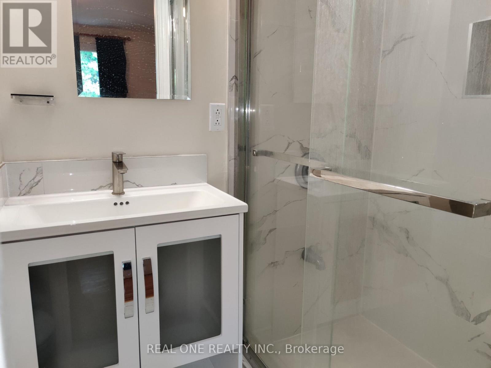Upper - 9 Lisburn Crescent, Toronto, Ontario  M2J 2Z4 - Photo 11 - C12988116