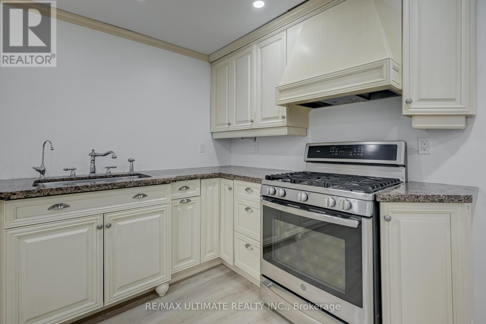 5 Bayswater Avenue, Richmond Hill, Ontario L4E 2L4 - Photo 17 - N12764308