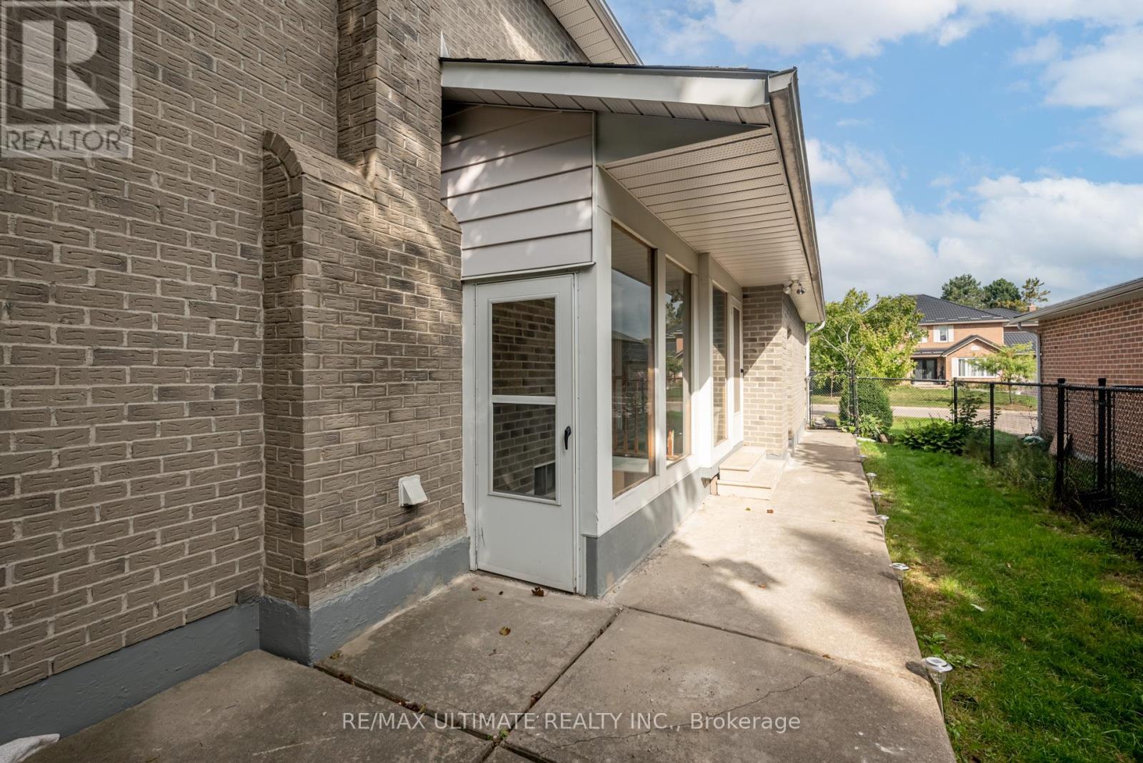 5 Bayswater Avenue, Richmond Hill, Ontario L4E 2L4 - Photo 6 - N12764308