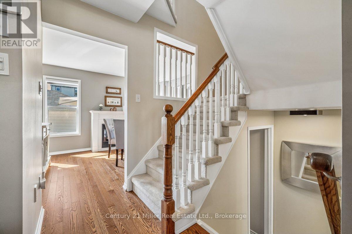 210 Littlewood Drive, Oakville, Ontario  L6H 6T6 - Photo 9 - W13149632
