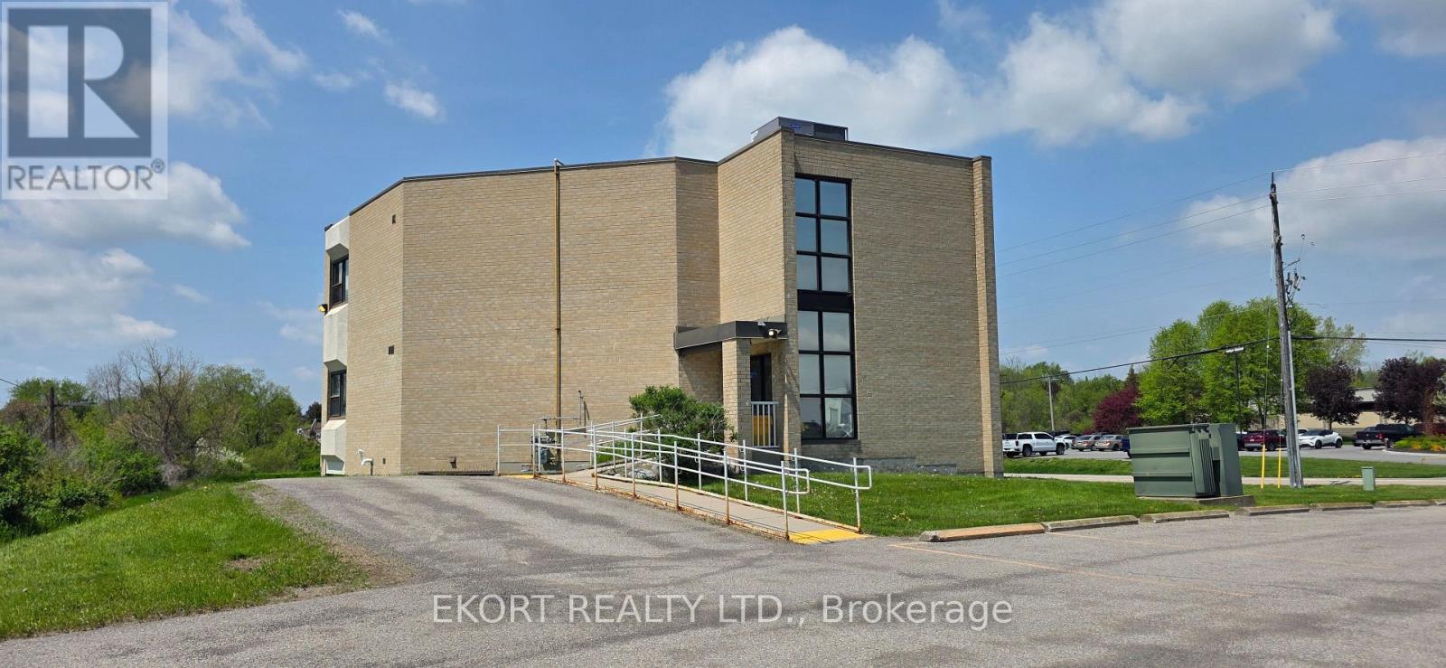 149 North Murray Street, Quinte West, Ontario  K8V 6R6 - Photo 2 - X12783880