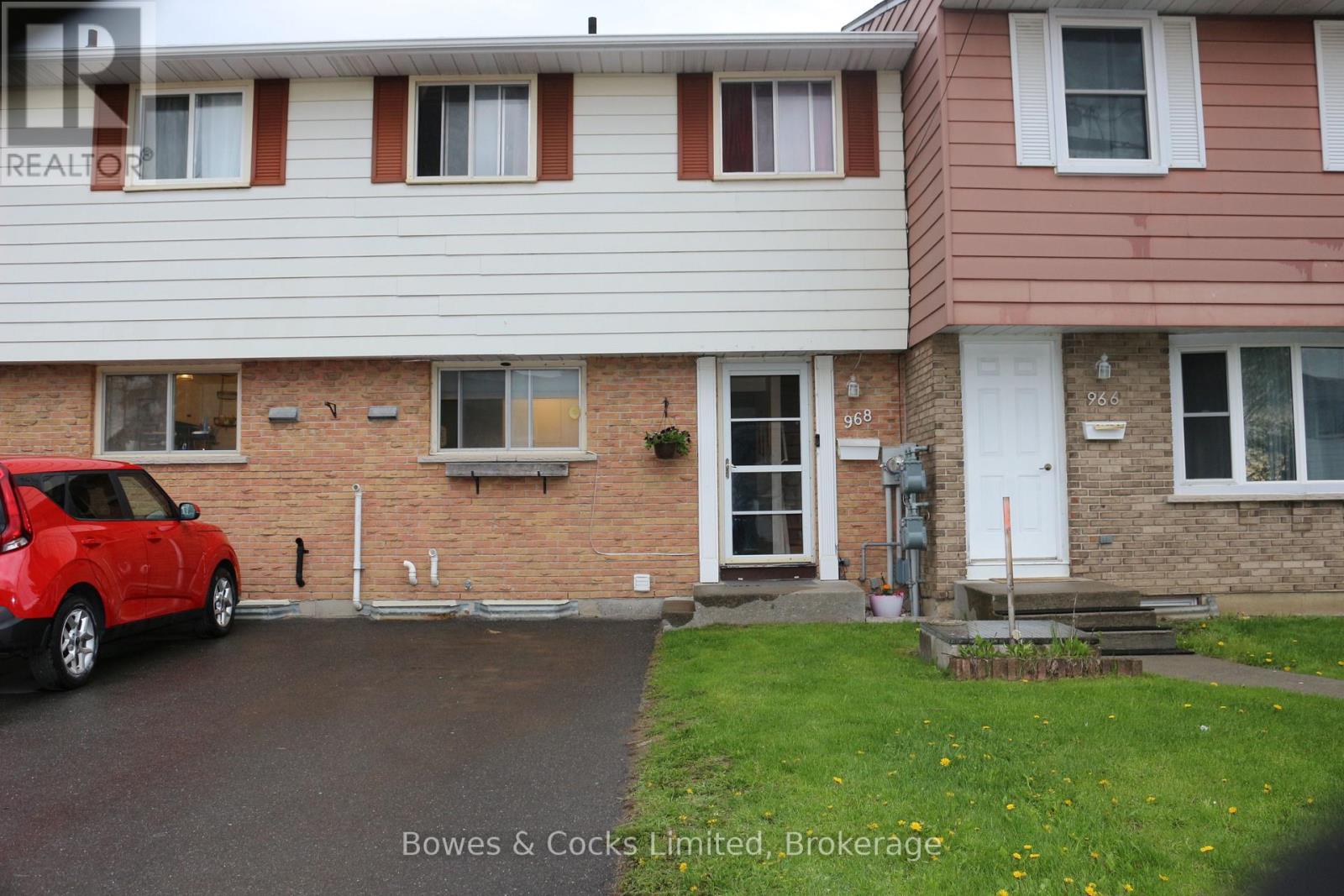 968 Oakview Avenue, Kingston, Ontario  K7M 6W8 - Photo 2 - X13149680