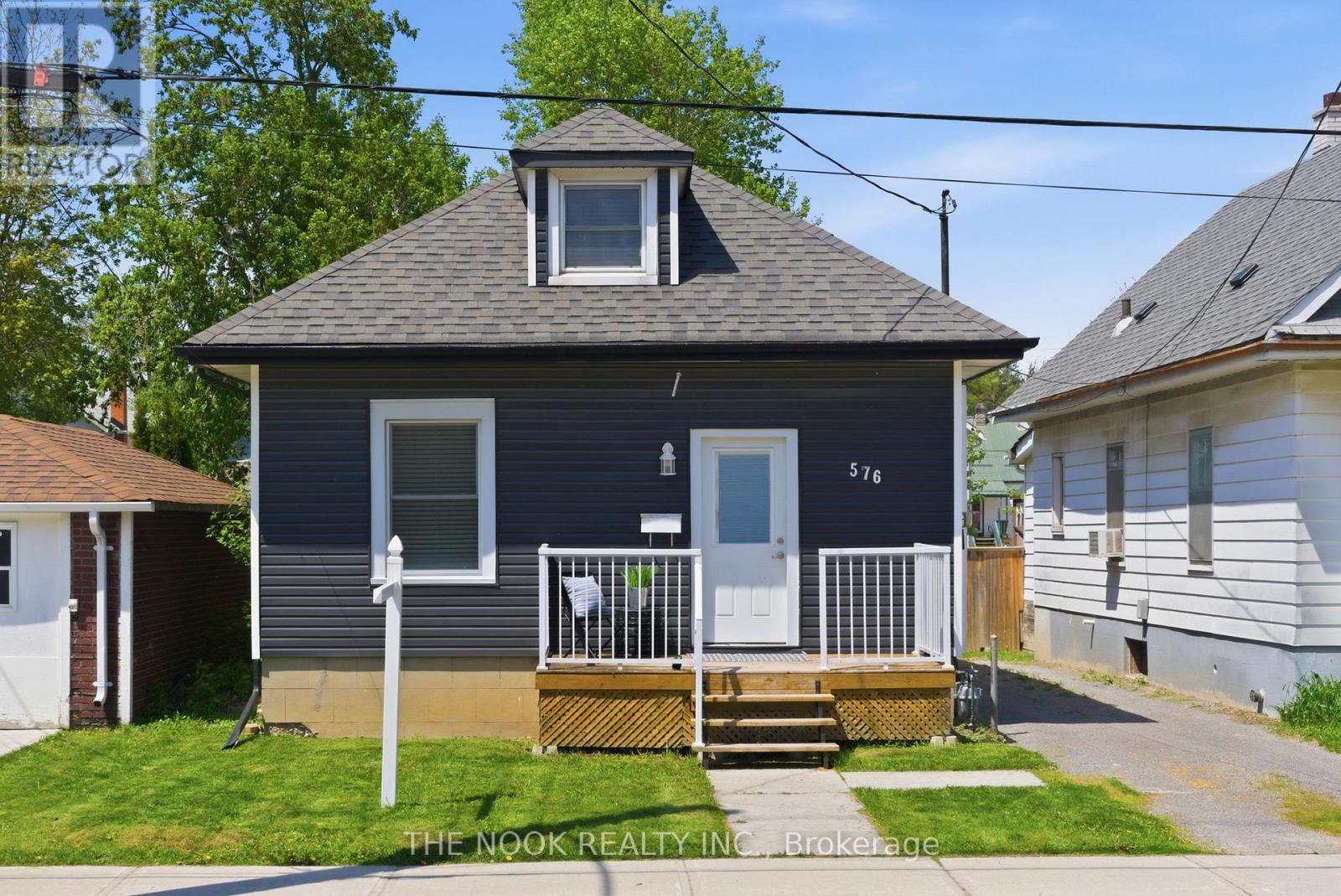 576 Wolfe Street, Peterborough, Ontario  K9J 2L8 - Photo 1 - X13149800