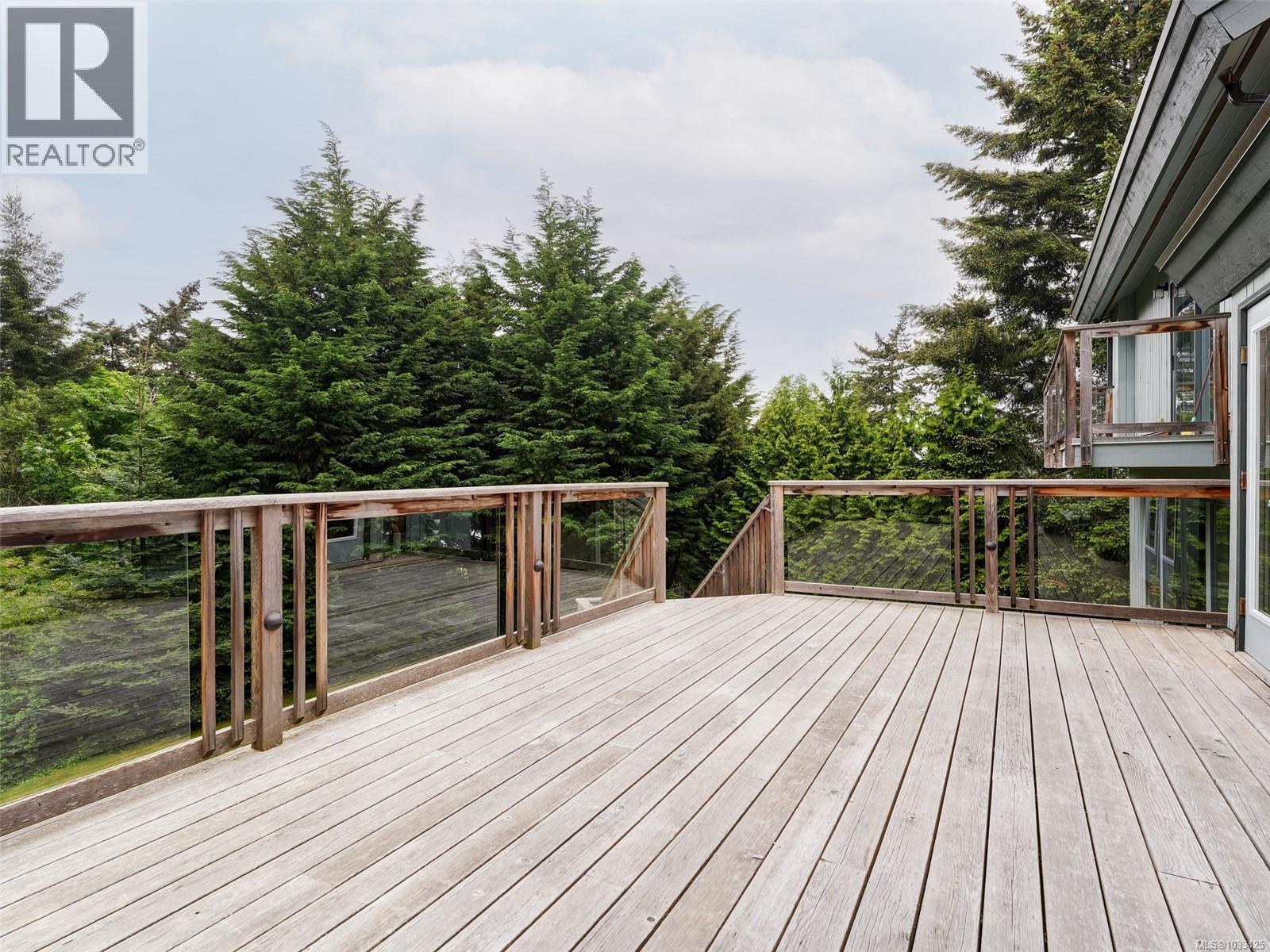 2797 Arbutus Rd, Saanich, British Columbia  V8N 5X6 - Photo 24 - 1033425