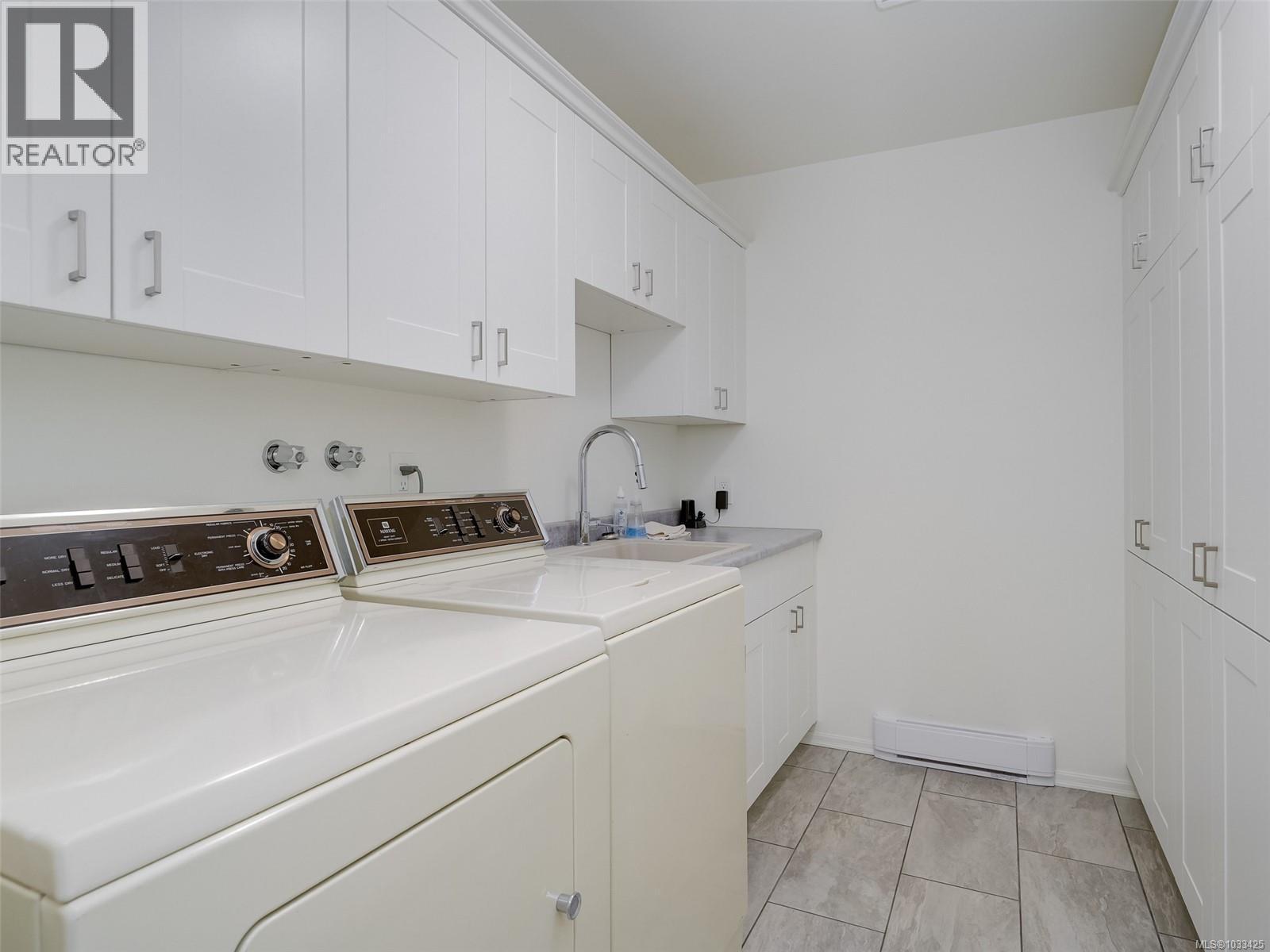 2797 Arbutus Rd, Saanich, British Columbia  V8N 5X6 - Photo 23 - 1033425