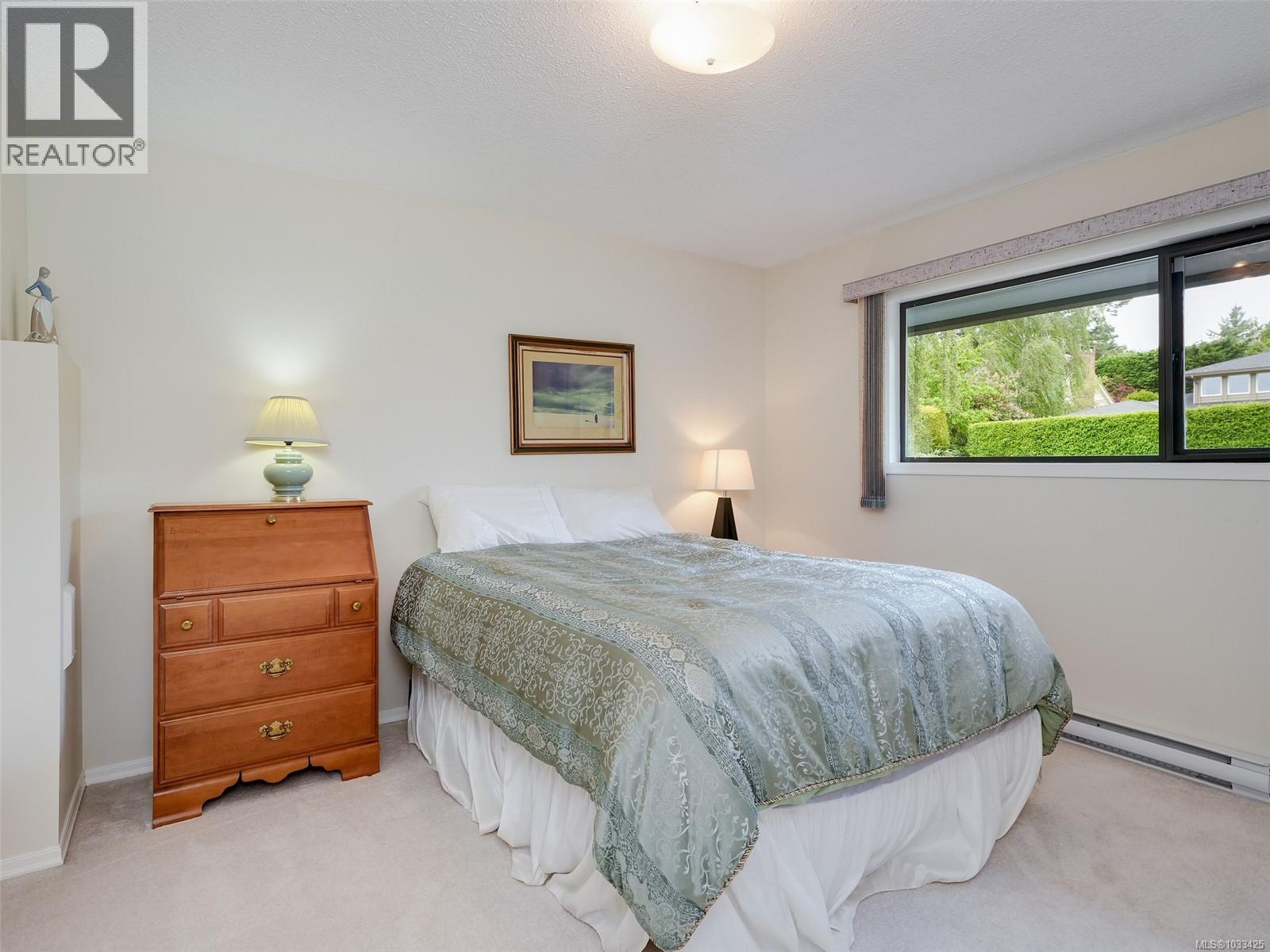 2797 Arbutus Rd, Saanich, British Columbia  V8N 5X6 - Photo 12 - 1033425